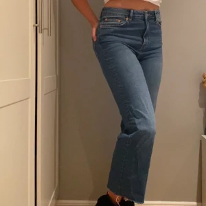 Jeans stl. M - Jeans från lager 157! Sitter jättefint men är lite för korta för mig. 180cm....