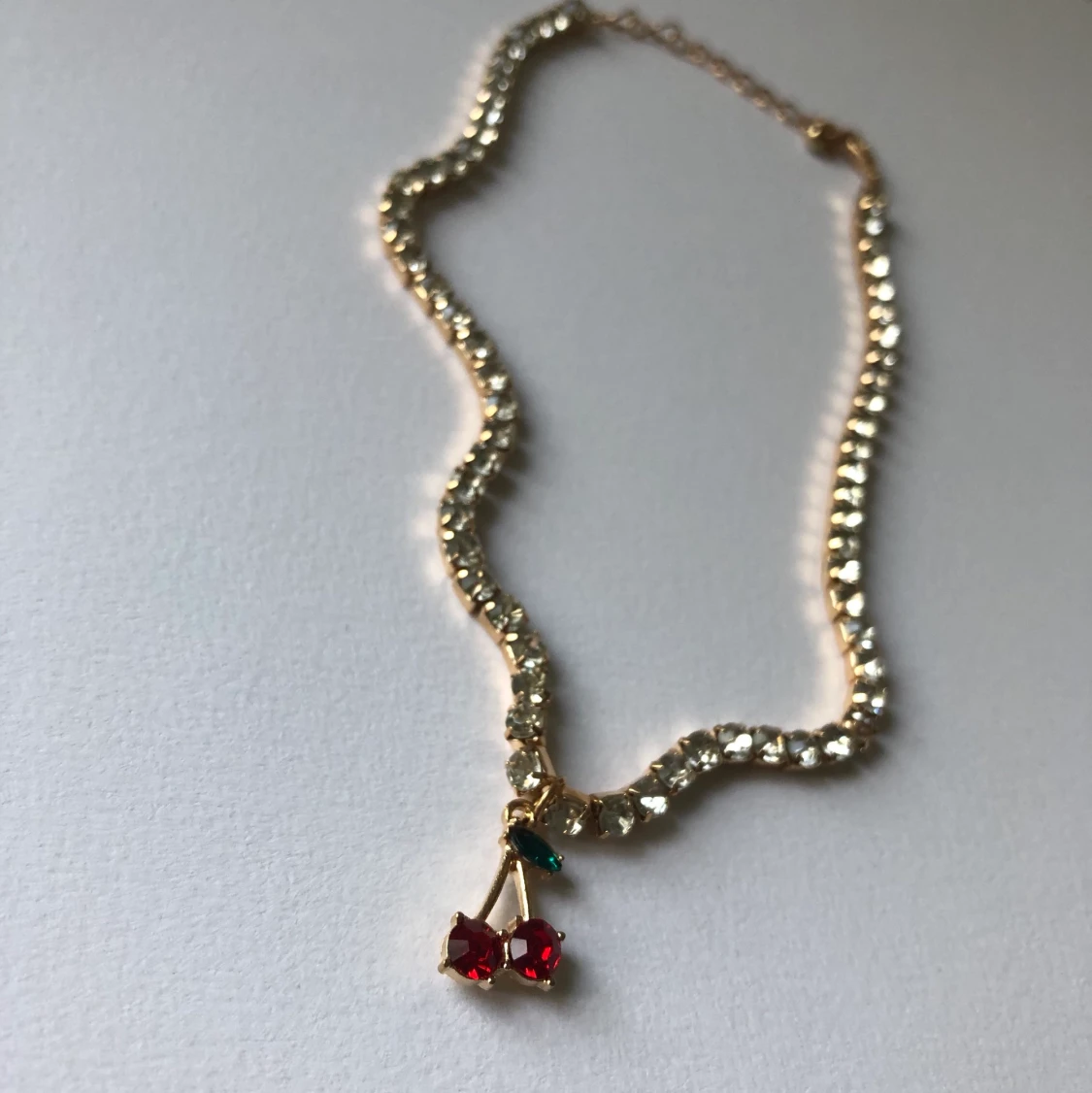 Glittrig choker med körsbär 🍒 