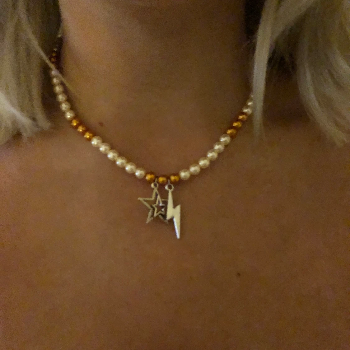 pärlhalsband med stjärna och blixt - 90