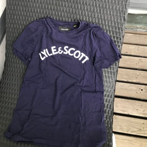 Lyle&Scott T-shirt strl S-M - Använd ca 10 gånger 