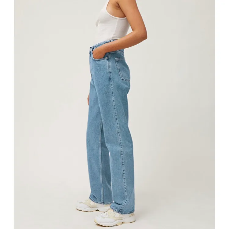 Säljer mina nya weekday jeans i storlek 27/30, modell rowe pga att de var lite för stora på mig. Använda en gång, tvättade en gång. ⭐️ Skriv så kan jag skicka fler bilder:) frakt tillkommer✨. Jeans & Byxor.