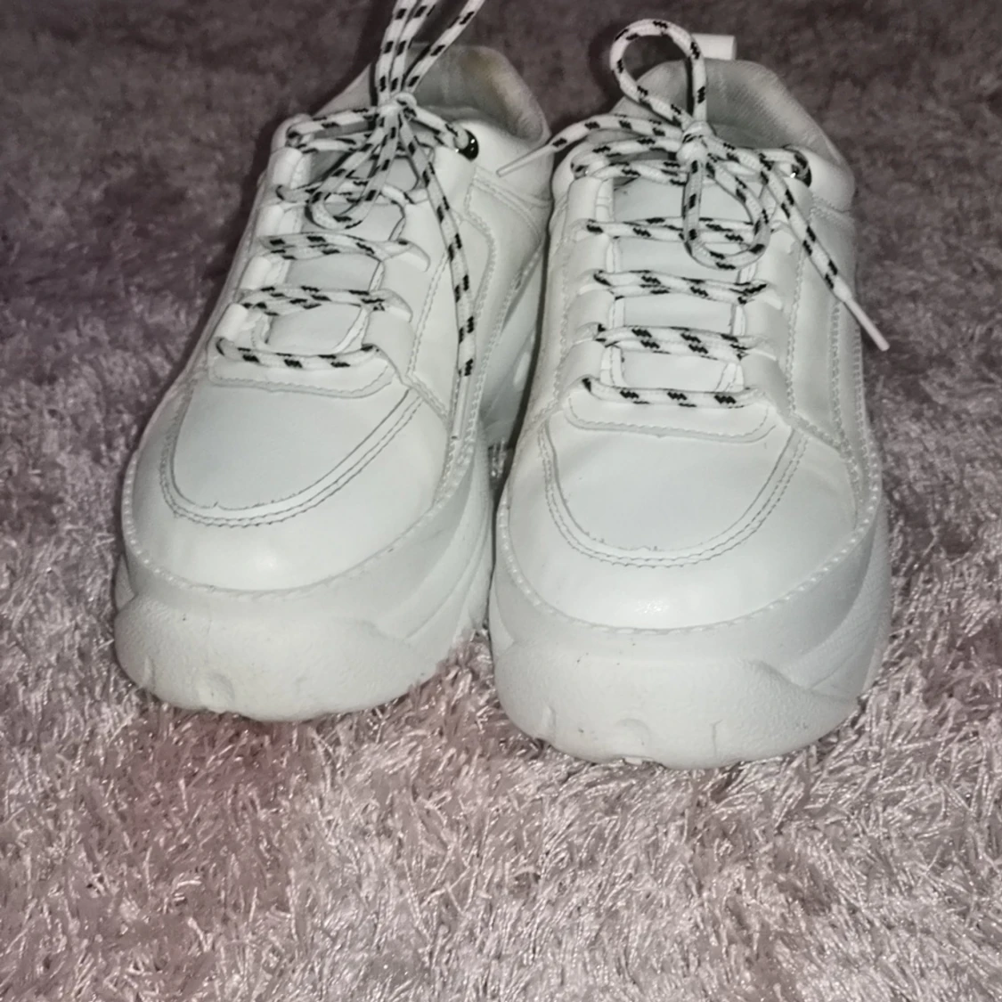 Vita skor, storlek 36/37