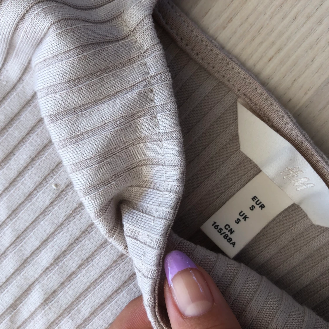 Ribbat linne i beige - 91