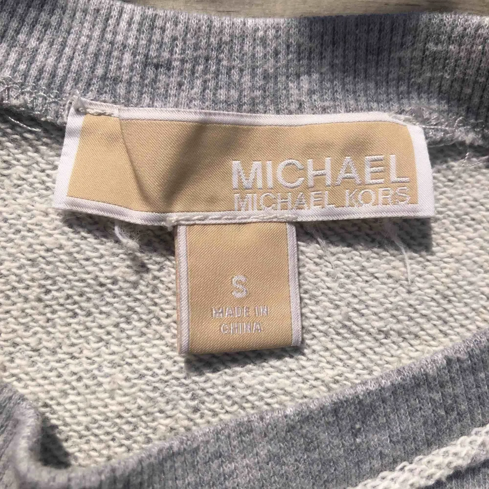 Ball sweatshirt från Michael kors, köpt i en MK affär i usa så den är 100% äkta. Tröjor & Koftor.