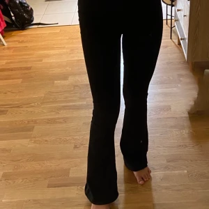 Säljer dessa jeans ifrån gina - Superfina jeans ifrån Gina tricot, säljer dem då dem inte kommer till användning 🥰 pris kan diskuteras🥰