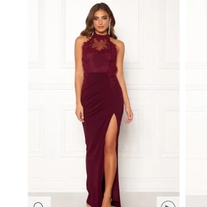 Balklänning!!  - En sjukt fin balklänning(!!) jag tyvärr aldrig kunde använda då min bal blev inställd:( jag har normalt 36 men 38 funkade. Köpte den för 1300kr. 