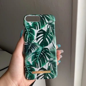 Ideal of Sweden skal  - super fint och helt felfritt skal från ideal of Sweden. Bra skick! Passar både iPhone 7 & 8 plus. Nypris:299kr , mitt pris: 90kr INKL FRAKT!!💚
