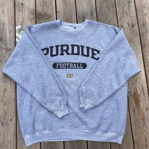 Vintage Champion Hoodie - Säljer en vintage Champion Hoodie med university print. Storlek XL (fits M). Bara använt skick, inga flaws eller stains. Samfraktar gärna! Pm vid intresse!