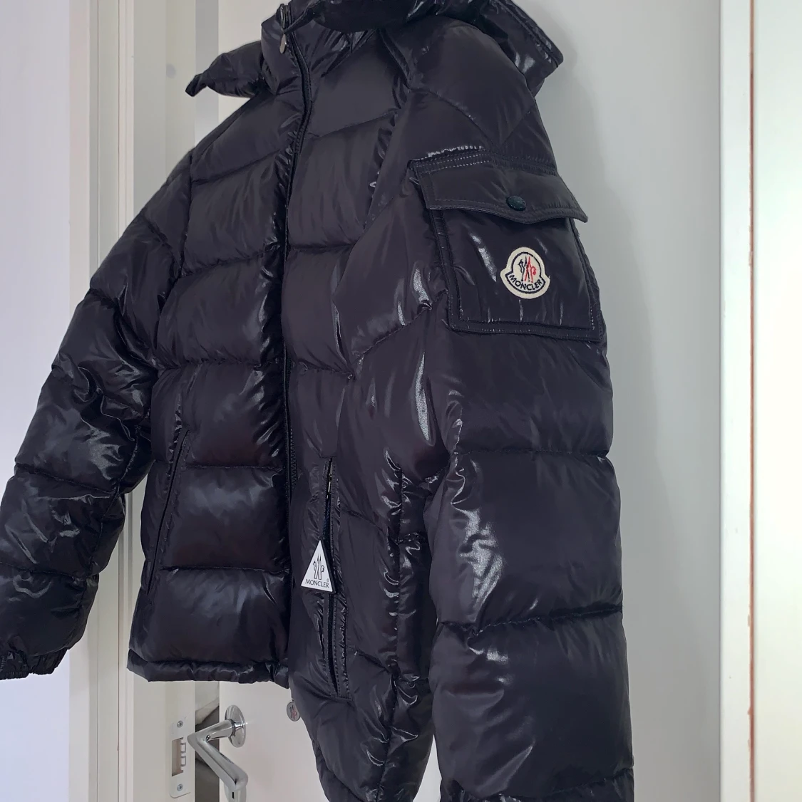 Mörkblå Moncler jacka passform storlek S-M 