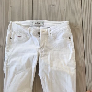  - Dösnygga jeans från hollister! Passa mig som en smäck och jag är 38! Dem är hyfsat stretchiga. Jag betalar frakt! 