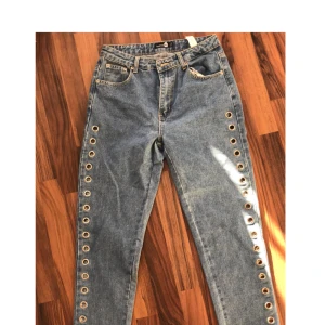 - Jeans från boohoo, boyfriend fit. Aldrig använda. Kan mötas i Helsingborg  