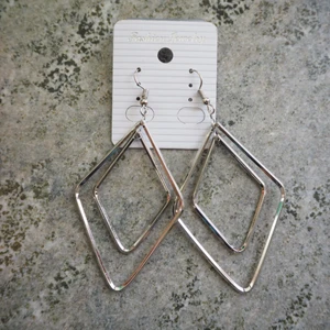  - nya örhängen  frakt 10 kt 