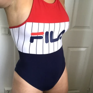  - Superskön body från fila, köpt i Australien men sällan använd och säljer därför!