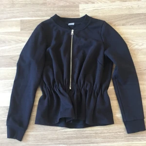  - Kofta från ginatricot aldrig använd,dock inte lapp kvar