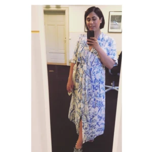  - Kaftaklänning super fin i fint skick passar dig som har storlek s/m   Frakt: 55kr 