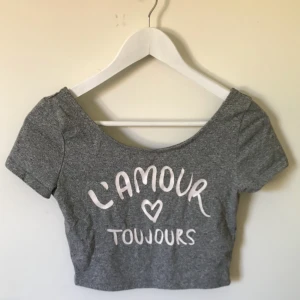  - Grå magtröja som är köpt på h&m. 50kr + frakten!