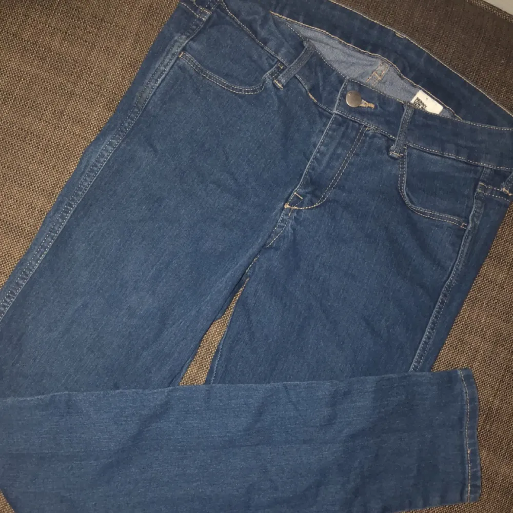 Snygga bekväma blåa jeans från h&m, köparen står för frakten 💫. Jeans & Byxor.
