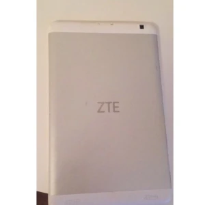  - säljer en fullt fungerande surfplatta , utan sprickor eller repor från märket ZTE