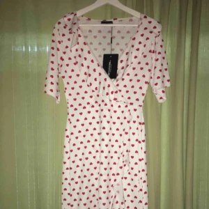  - Ny aldrig använd i stl 12=40 från prettylittlething 