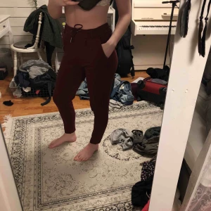  - Kostymbyxor/mjukisar från Only. Jätteköna, assnygg passform. Nyskick. 