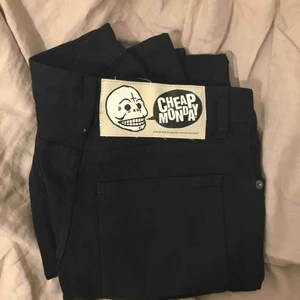  - CHEAP MONDAY jeans, oanvända. 