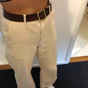  - Supersnygga Manchester byxor passar en 34/36 sitter supersnygga fåtal gånger använda. Storlek 30-32 i längden