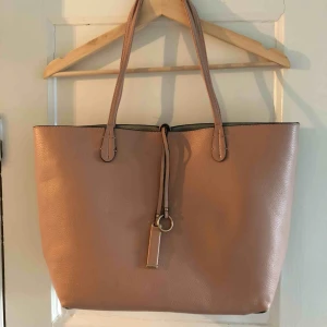  - Ljusrosa shopperväska 