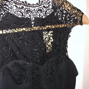  - fin klänning köpt från Nelly. Prislapp kvar, endast testad🌸 det står att det är M men skulle säga att den är mer Xs/S   frakt 40:-