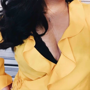  - Blus från Vero Moda. Aldrig använd, endast testad för bilden. ☝🏻