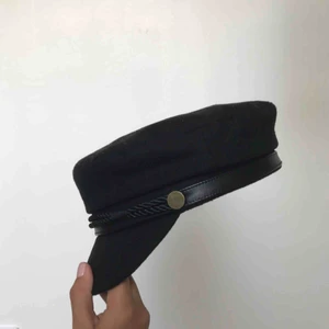  - Helt oanvänd skepparmössa från Åhléns. Supersnygg, säljs pga har en extra.