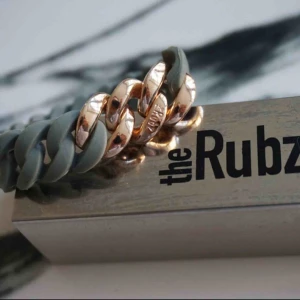  - Super fin armband från RUBZ i toppen skick! Nypris 499:- kr 