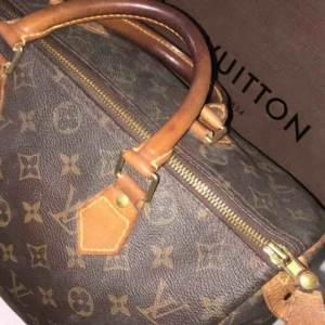  - Superfin LV speedy 30! SUPERFIN! Älskar den verkligen men har så många väskor så den kommer ej till användning❤️ Skriv för fler bilder! (Ej äkta men samma kvalitet!”