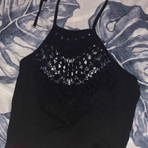  - Fint linne från bikbok. Liten i storlek så skulle säga att det passar någon som har str s/m. 