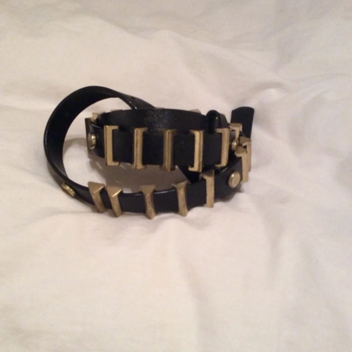 Snyggt skärp från Gina Tricot, använt ett fåtal gånger! - 1394645725