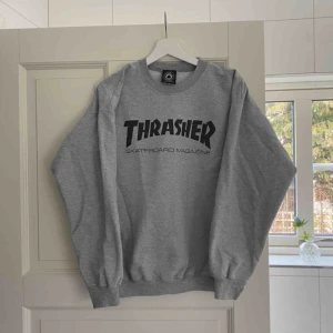  - Äkta THRASHER tröja i bra skick!!🔥 Ny pris 799kr  Kontakta för fler frågor:)