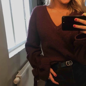  - Jättefin stickad tröja från Linn Ahlborgs kollektion tillsammans med NAKD. Storlek xs men skulle säga att den även passar S och M