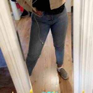  - Dessa jeans från HM lite slitna därav priset🐆🐆