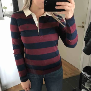  - En Gant tröja i jättefint skick som knappt är använd. 