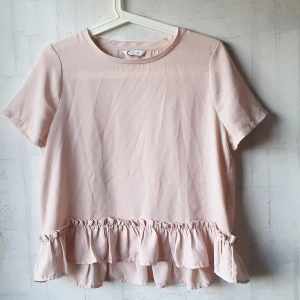 Blus - Så söt blus som tyvärr inte kommer till användning! Köparen står för frakt🥰