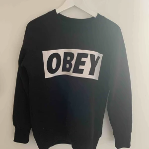  - Fina tröja , säljer pågrund av att den inte används. Köparen står för frakten. 