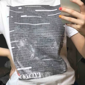  - Supersnygg T-shirt, vet inte vilket märke men väldigt bra kvalitet!