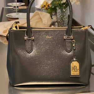  - En Ralph Lauren väska nyskick endast använd en gång 