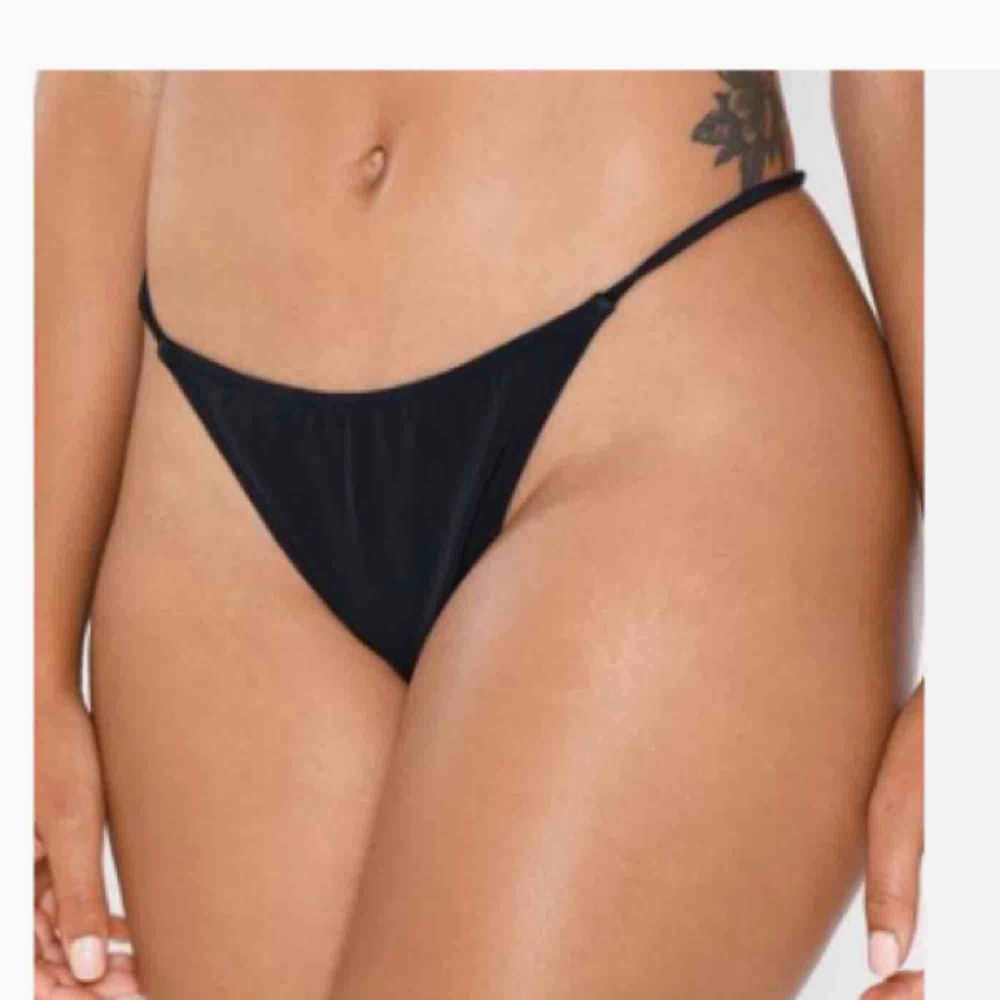 Nya supersnygga högmidjade bikinitrosor från Nelly, säljer pga för stora, köpare står för frakt😇 först till kvarn❣️. Övrigt.