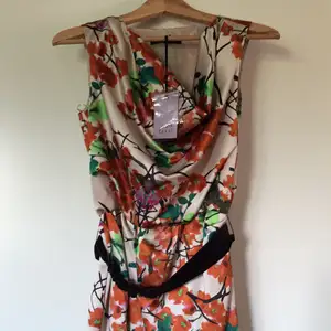 Coast dress 
100% brand new
Size 8/36
Material: silk
Swish 
