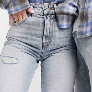  - Helt nya byxor från asos. Aldrig använda. Säljes pga fel storlek och försent för att returnera. :)))) köparen står för frakten. 