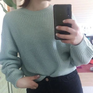 Stickad tröja❤️ - En fin tröja från asos i en fräsh färg! Sparsamt använd och i gott skick. 