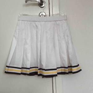 Asfin kjol från american vintage i Stockholm. Fint skick! Köparen står för frakt⭐️
