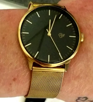 NANDO GOLD Herr-klocka.  - Nando Gold heter klockan från cheapo brands.. Jag köpte den på junkyard för ett tag sen för runt 999kr.OBS! detts är den stora modellen med stor urtavla till män. Men även i unisex om man så vill.. såklart.  Ny skick 