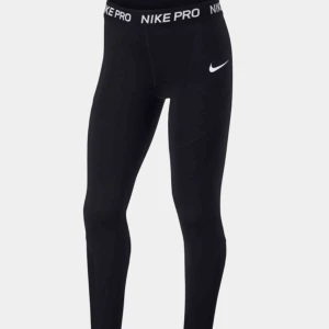  - Nike pro träningstights, stretshiga och sköna. Nike märket där fram har tyvärr åkt av men annars är dom i gott skick!