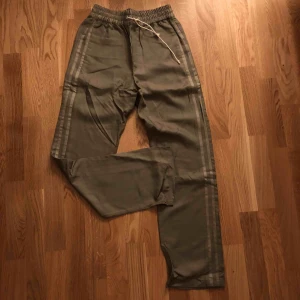  - Filippa k byxor. Sportiga.